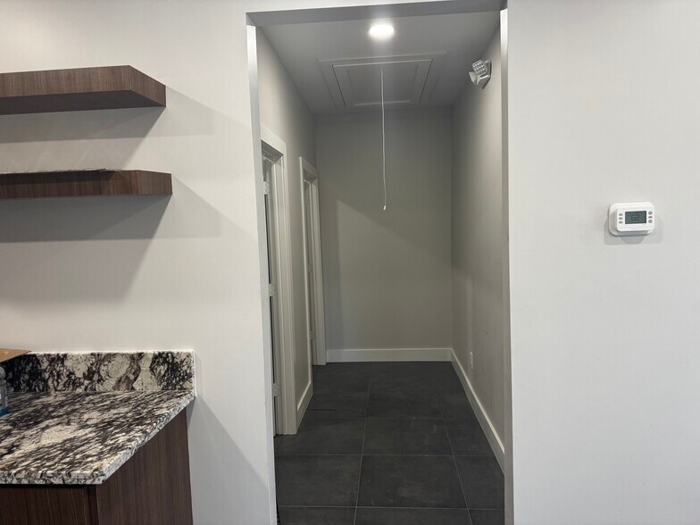 More Photos Of 2533 Roy Rd, Pearland Office For Lease