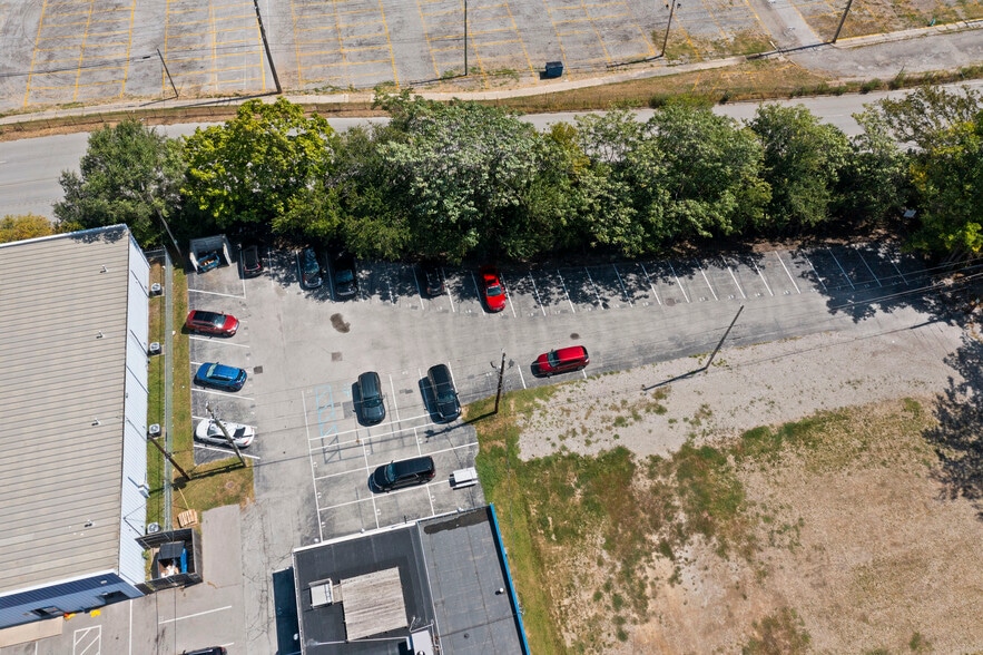 More Photos Of 823 Chadwick St, Indianapolis Storefront Retail Office For Sale