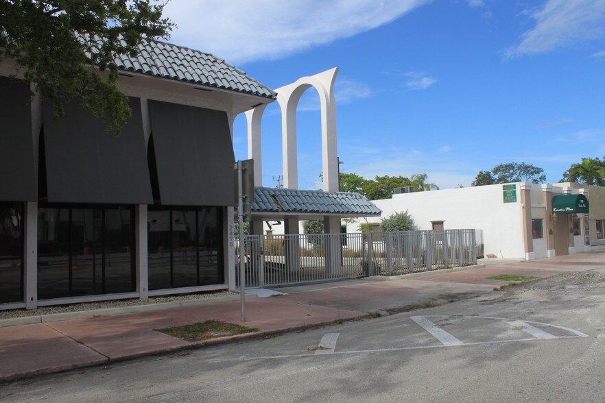More Photos Of 2475 Hollywood Blvd, Hollywood Office For Lease
