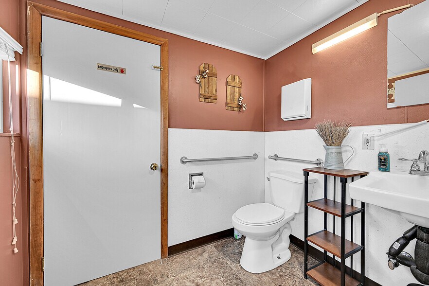 More Photos Of 509 S 4th Ave, Brighton Office For Sale