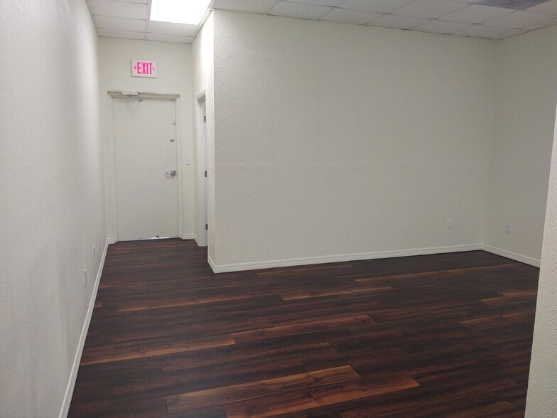 More Photos Of 515 E 27th St, Bradenton Office For Sale