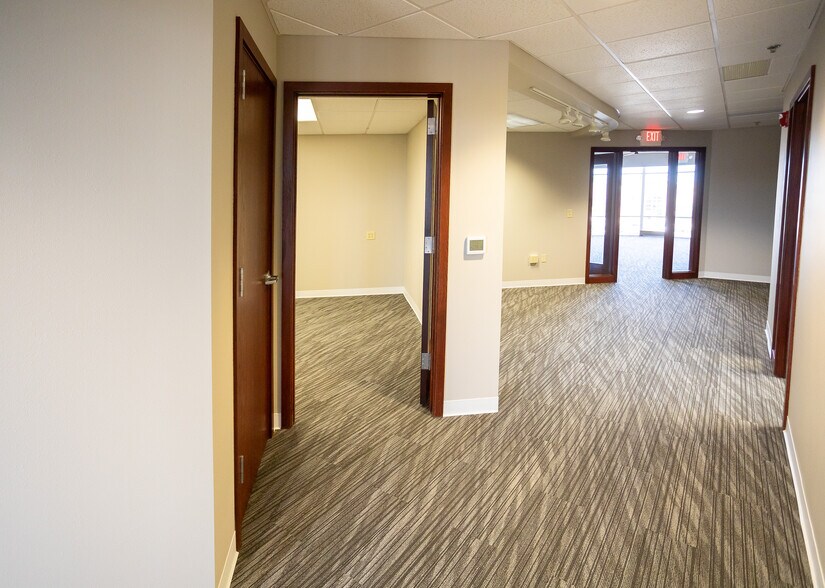 More Photos Of 19105 W Capitol Dr, Brookfield Medical For Lease