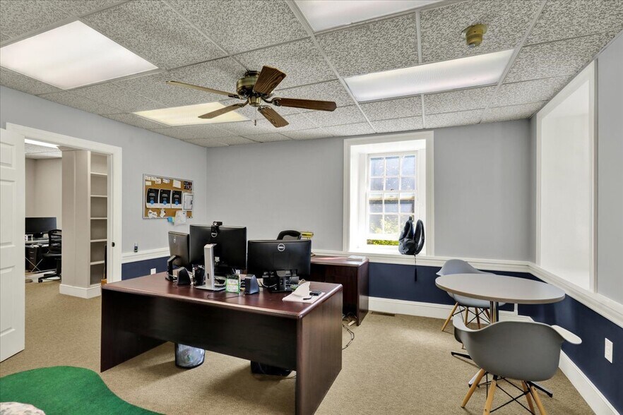 More Photos Of 879 Fritztown Rd, Sinking Spring Office For Lease