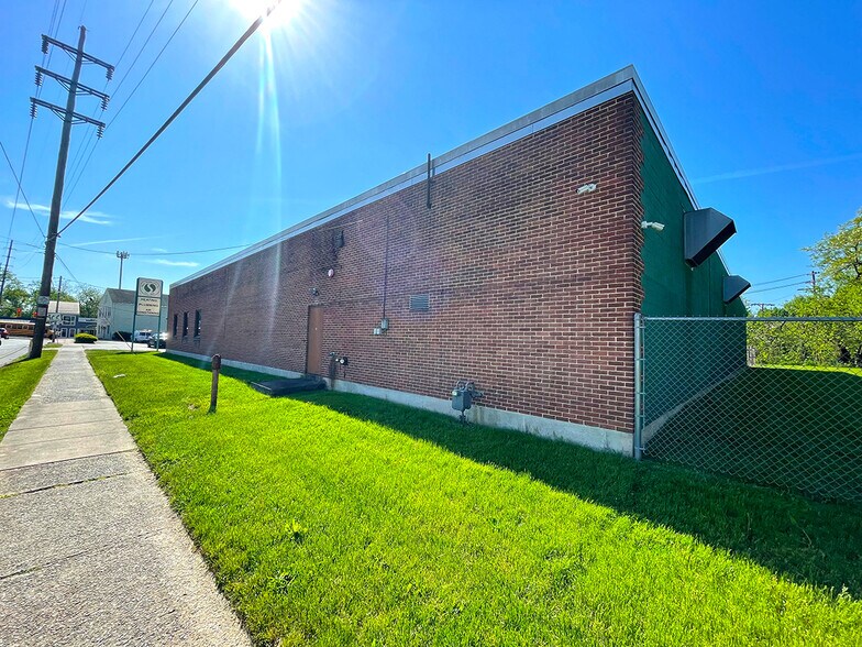 More Photos Of 24-26 Parkway Blvd, York Warehouse For Sale