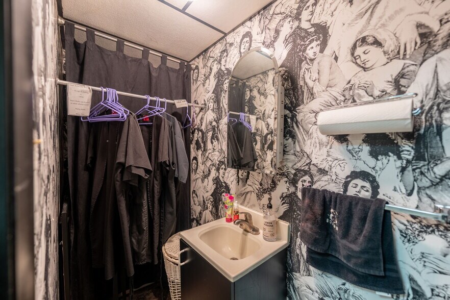 More Photos Of 729 Allegheny River Blvd, Verona Storefront For Sale