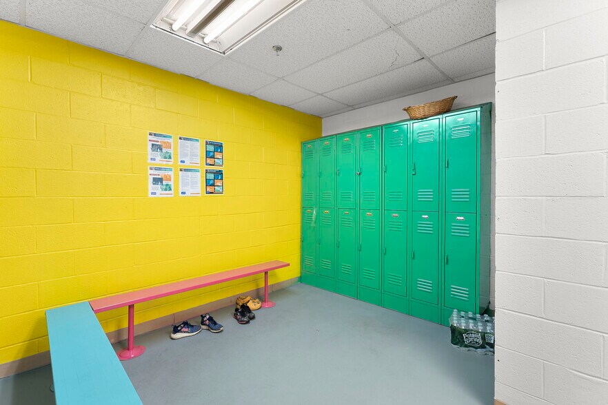 More Photos Of 100-118 John F Kennedy Dr N, Bloomfield Warehouse For Lease