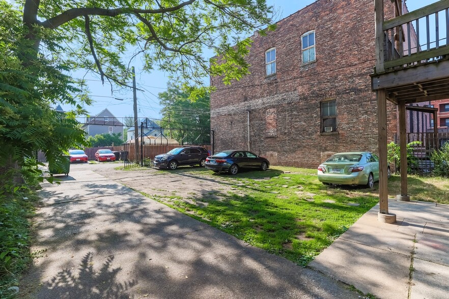 More Photos Of 5847-5849 S Michigan Ave, Chicago Apartments For Sale