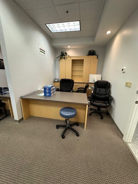 More Photos Of 842 Sunset Lake Blvd, Venice Medical For Lease