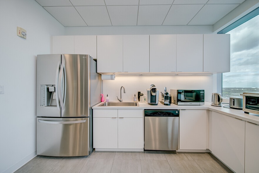 More Photos Of 8950 SW 74th Ct, Miami Office For Lease