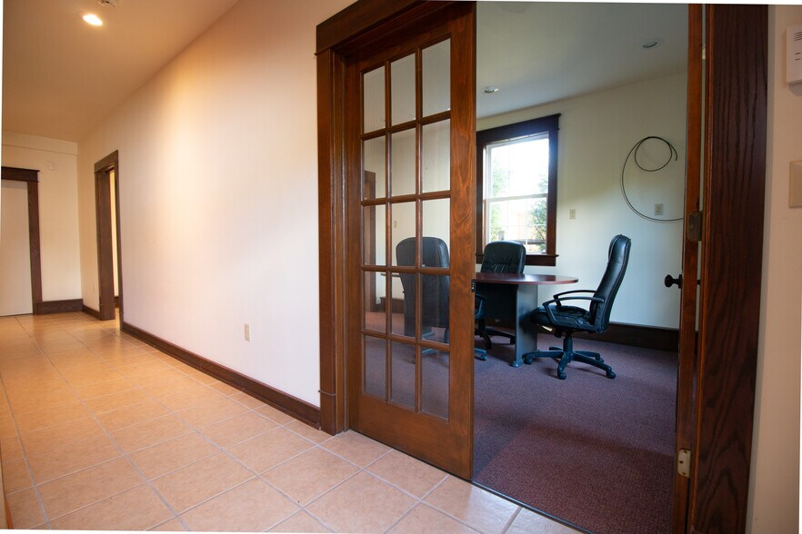 More Photos Of 1946 State Route 208, Pulaski Office For Sale