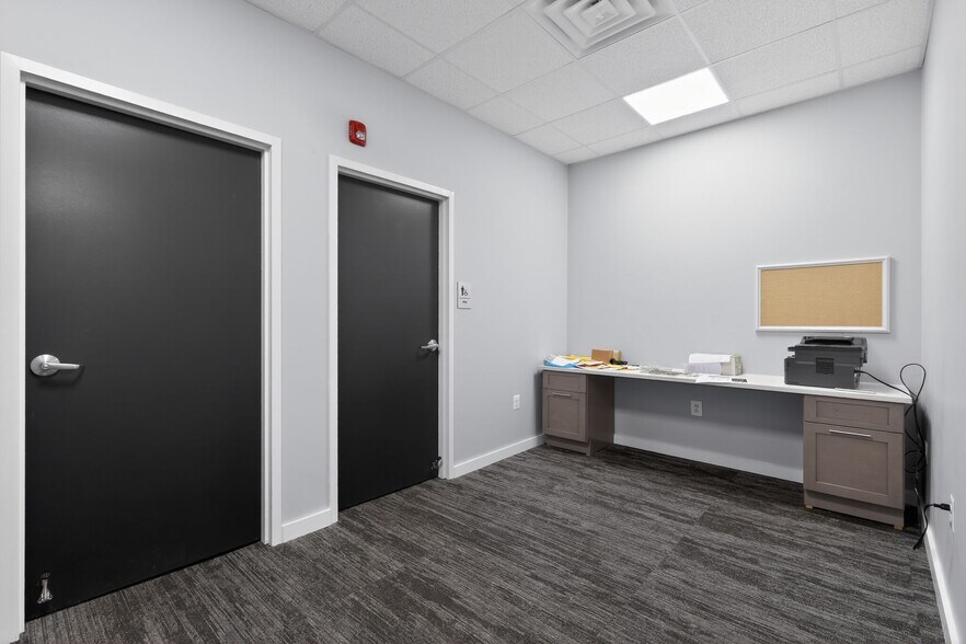 More Photos Of 13 N York Rd, Willow Grove Freestanding For Lease