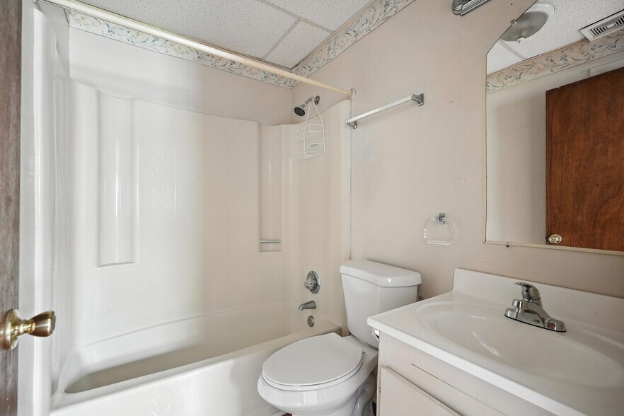 More Photos Of 14694 Wallace Pike, Abingdon Multifamily For Sale