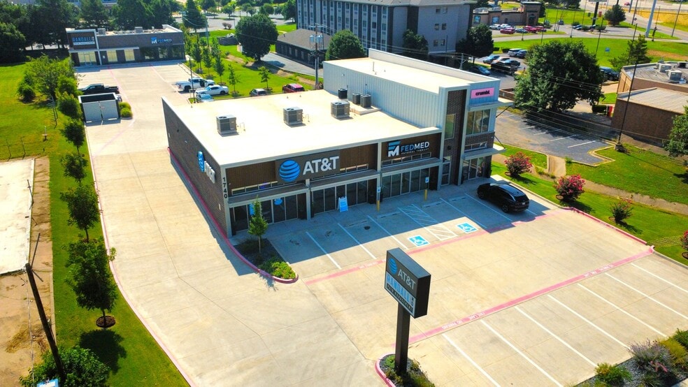 More Photos Of 1740 S Sooner Rd, Midwest City General Retail For Lease