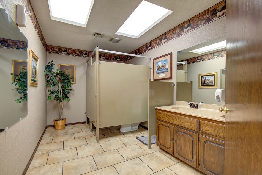 More Photos Of 2833 W Main St, Jenks Religious Facility For Sale