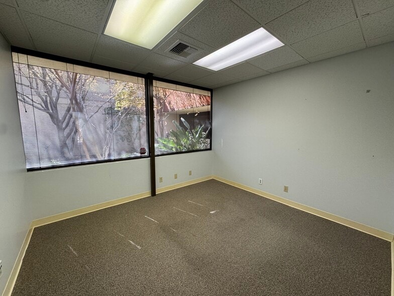 More Photos Of 2019 Westwind Dr, Bakersfield Office For Sale