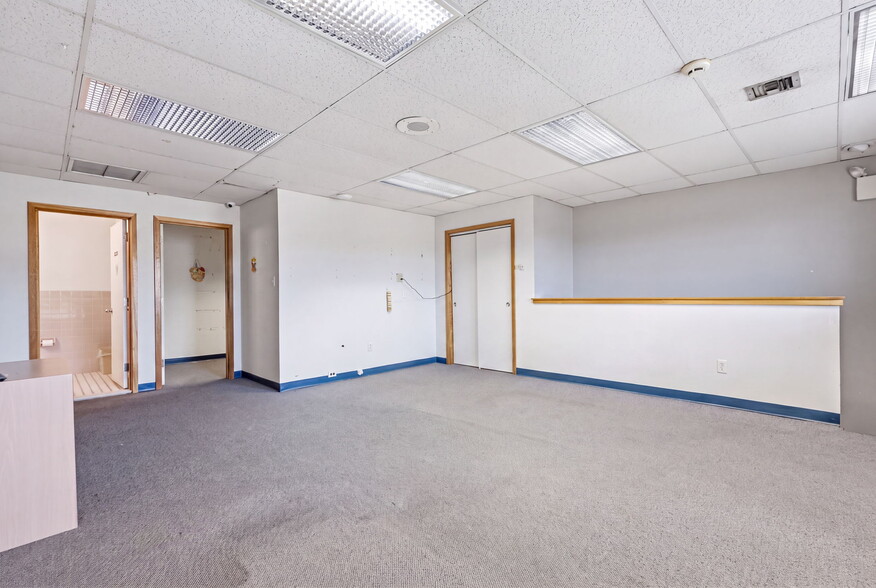 More Photos Of 1568 Woodbourne Rd, Levittown Office For Sale