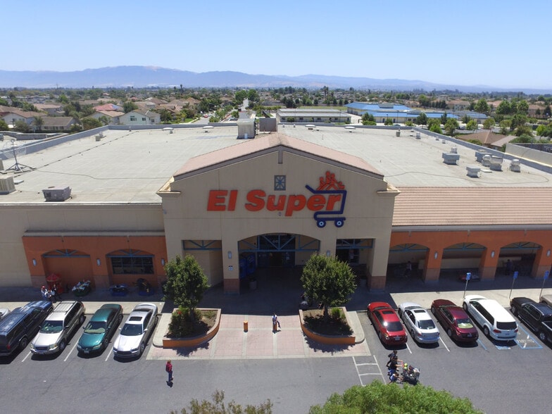 More Photos Of 600-688 E Boronda Rd, Salinas Unknown For Lease