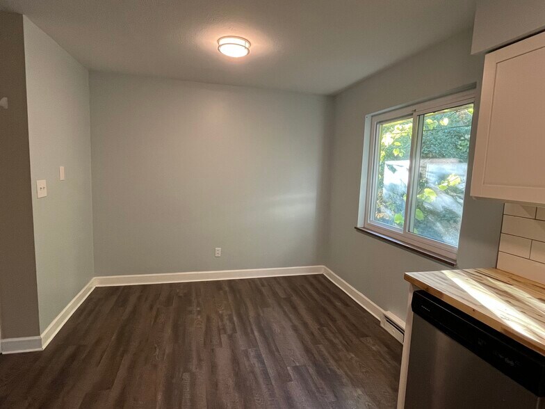 More Photos Of 1560 Wagar Rd, Rocky River Apartments For Sale