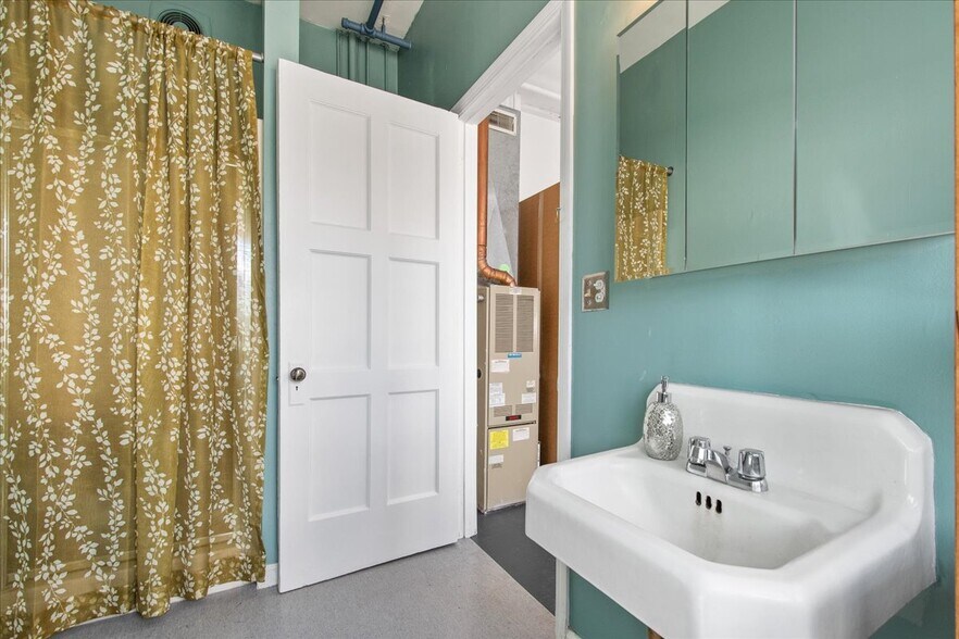 More Photos Of 215 SE 9th Ave, Portland Office Residential For Lease