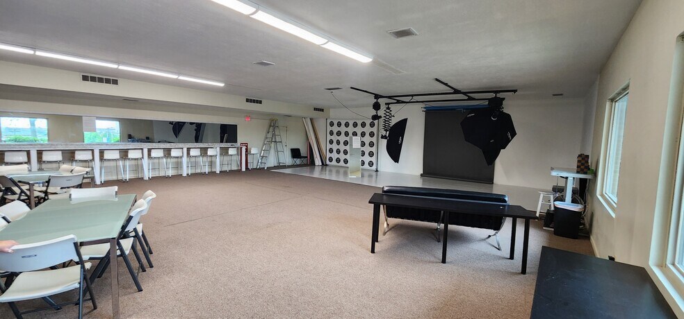 More Photos Of 10680-10710 McSwain Dr, Cincinnati Flex For Sale