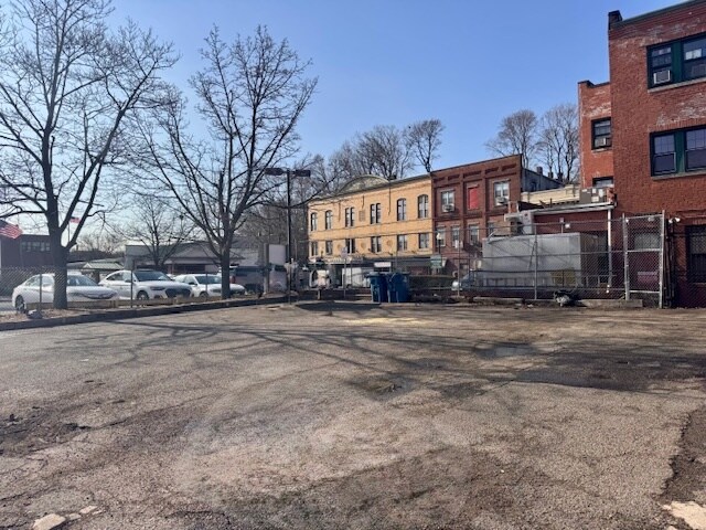 More Photos Of 1174-1178 River St, Hyde Park Office For Lease