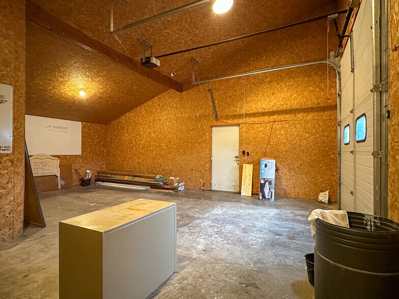 More Photos Of 233 S 8th St, Medford Office For Sale