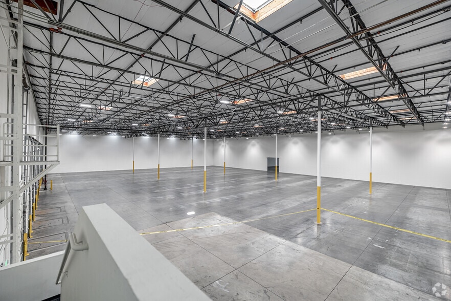 More Photos Of 1160-1180 N Anaheim Blvd, Anaheim Distribution For Lease