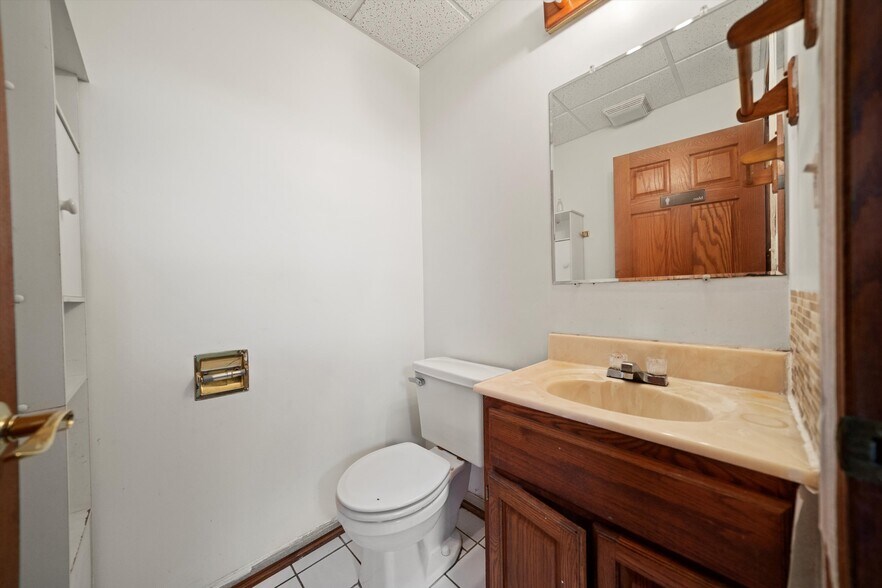 More Photos Of 591 Burnham Ave, Calumet City Office Residential For Sale