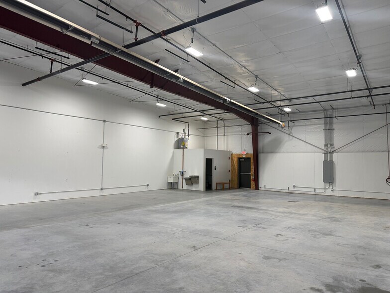 More Photos Of 214 W South St, Elburn Industrial For Lease