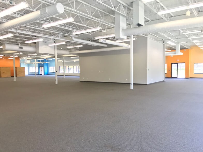More Photos Of 9201 E Bloomington Fwy, Bloomington Distribution For Lease