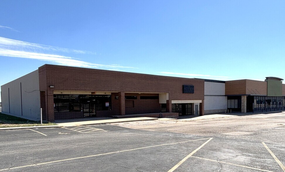 More Photos Of 58th & Western St, Amarillo Supermarket For Lease