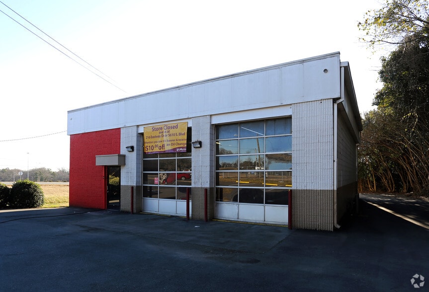Primary Photo Of 3717 Freedom Dr, Charlotte Auto Repair For Sale