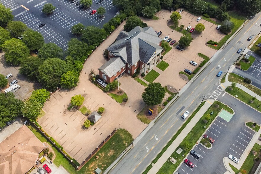 More Photos Of 820 Dixie St, Carrollton Bank For Lease