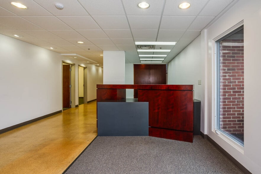 More Photos Of 1140 E Market St, Charlottesville Office For Lease