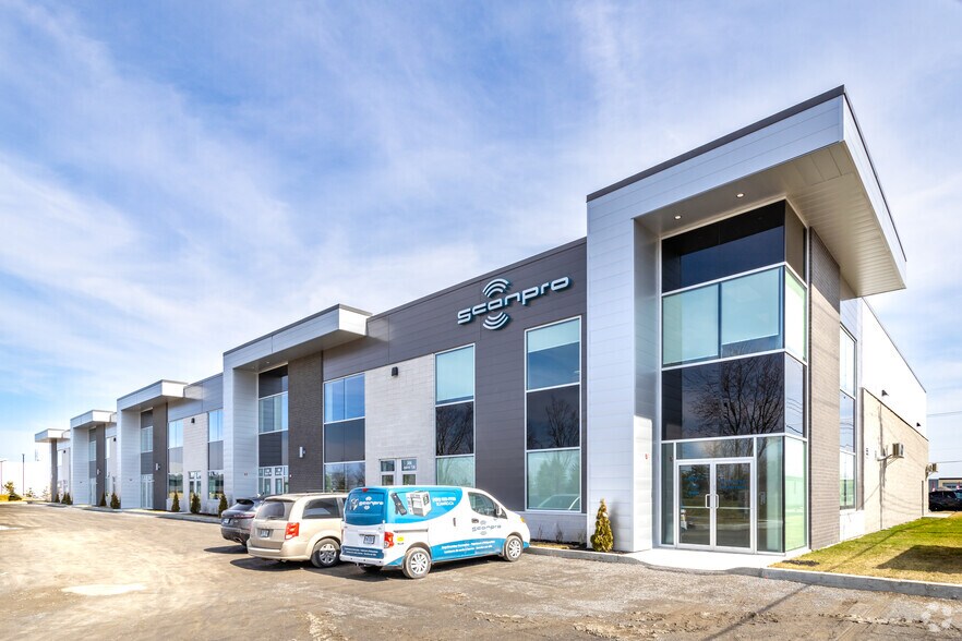 More Photos Of 306 Allée Du Golf, Saint-eustache Light Distribution For Lease