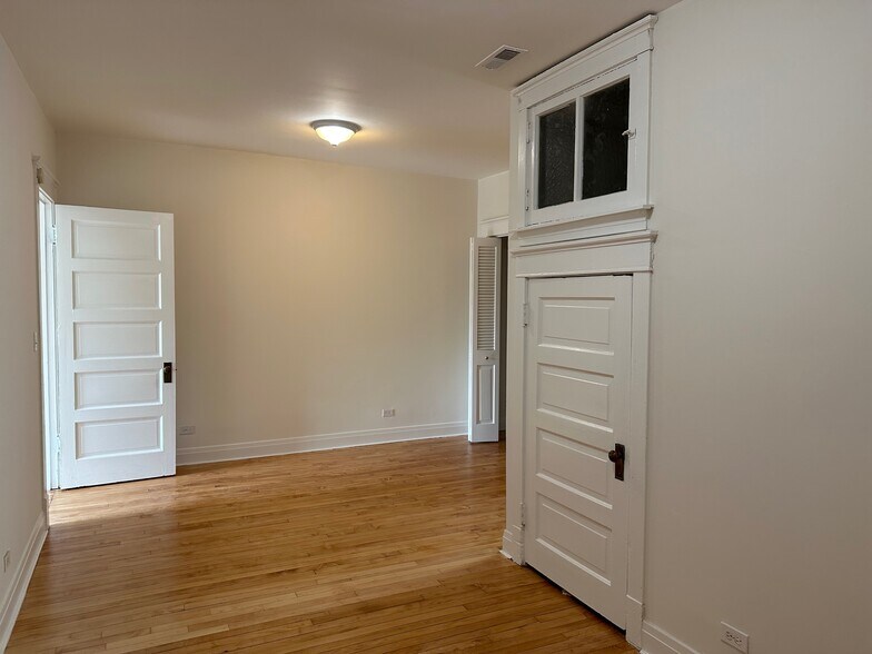 More Photos Of 706 Green Bay Rd, Glencoe Storefront Retail Office For Lease