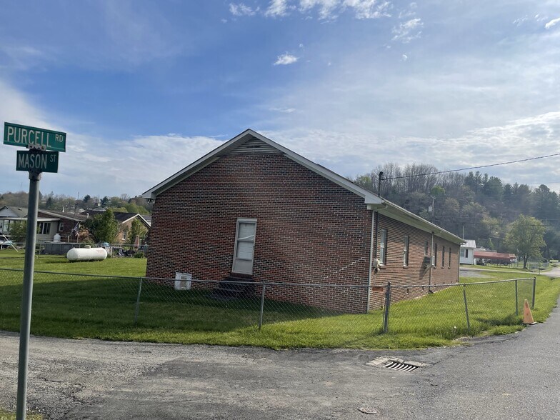 More Photos Of 203 Henderson St, Richlands Flex For Sale