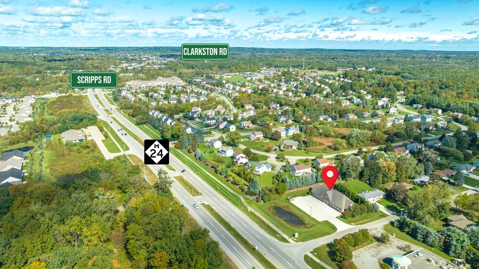 More Photos Of 33 Hiram St, Lake Orion Office For Lease
