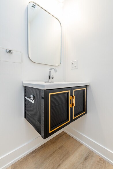 More Photos Of 6050 Eberhart ave, Chicago Apartments For Sale