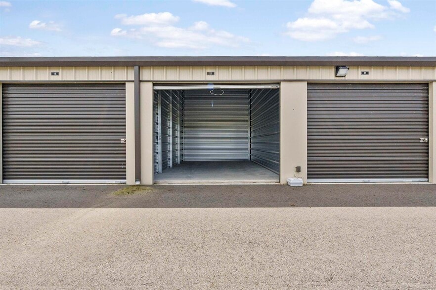 More Photos Of 1621 5th St, Crescent City Self Storage For Sale