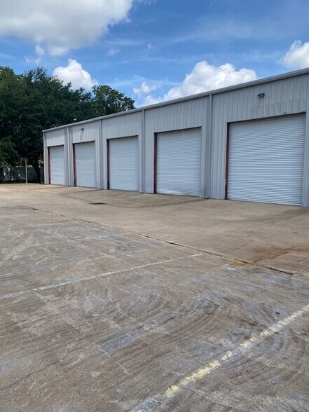 More Photos Of 13310 Fondren Rd, Houston Warehouse For Lease
