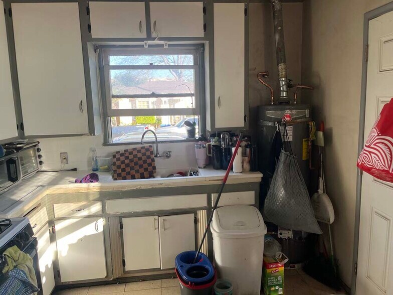 More Photos Of 1068 McDonald Ave, Wilmington Multifamily For Sale