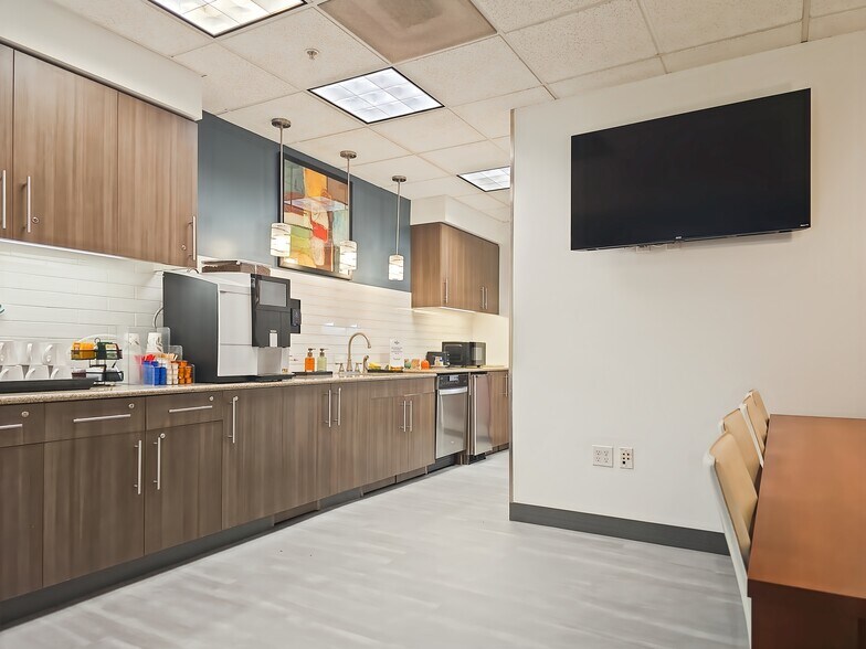 More Photos Of 4800 Meadows Rd, Lake Oswego Coworking Space