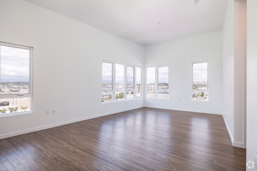 More Photos Of 107 S Hewitt St, Los Angeles Apartments For Lease