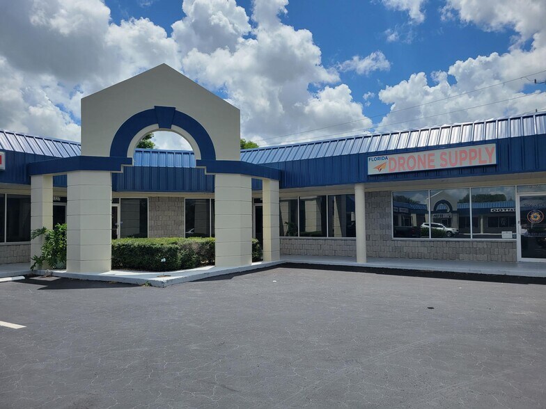 Primary Photo Of 16335 S. Tamiami Trail (US 41) Trl, Fort Myers Storefront Retail Office For Lease