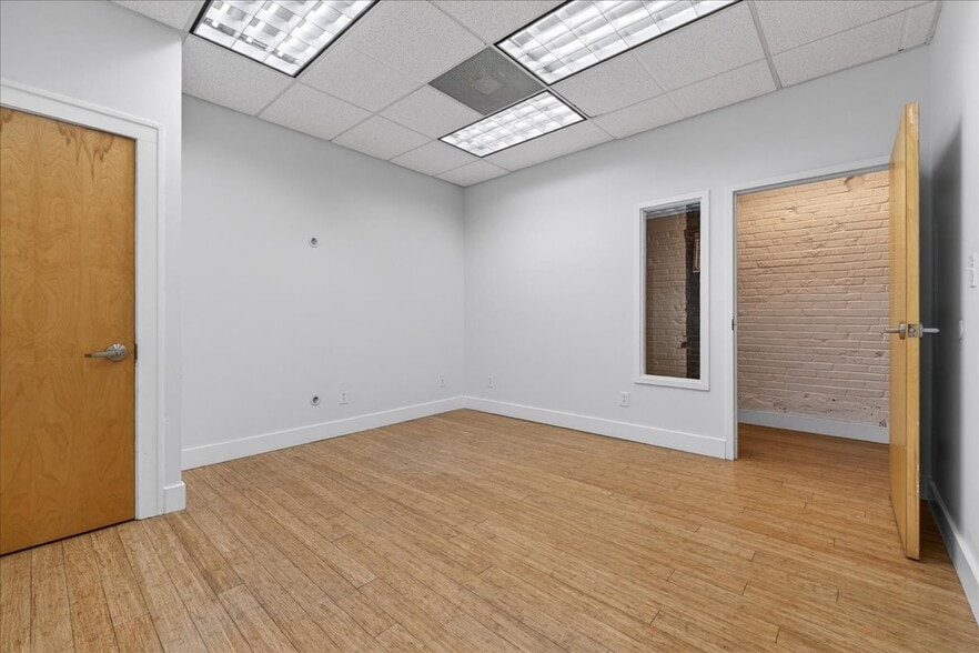 More Photos Of 3721 S Kingshighway Blvd, Saint Louis Office For Lease