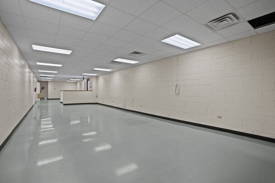 More Photos Of 157 Industrial Dr, King Warehouse For Lease