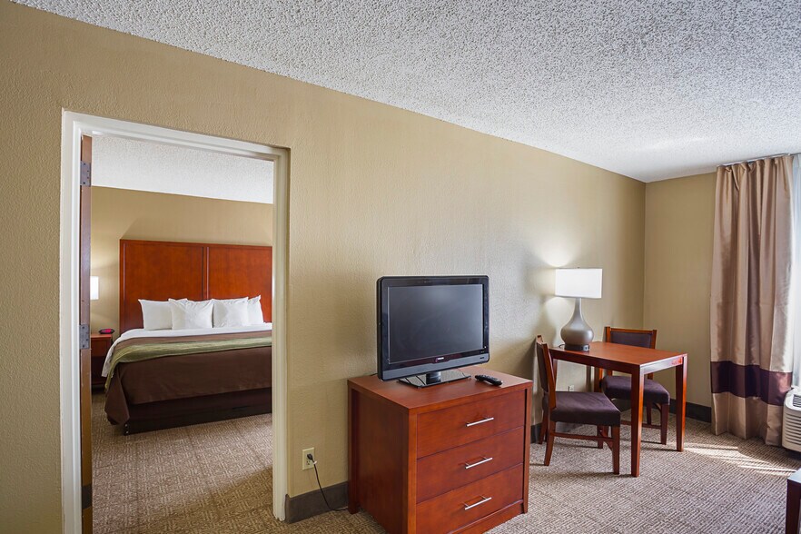 More Photos Of 4924 Constitution Ave, Baton Rouge Hotel For Sale