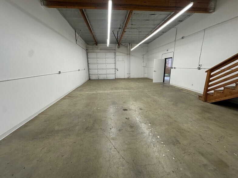 More Photos Of 4820 Adohr Ln, Camarillo Warehouse For Lease