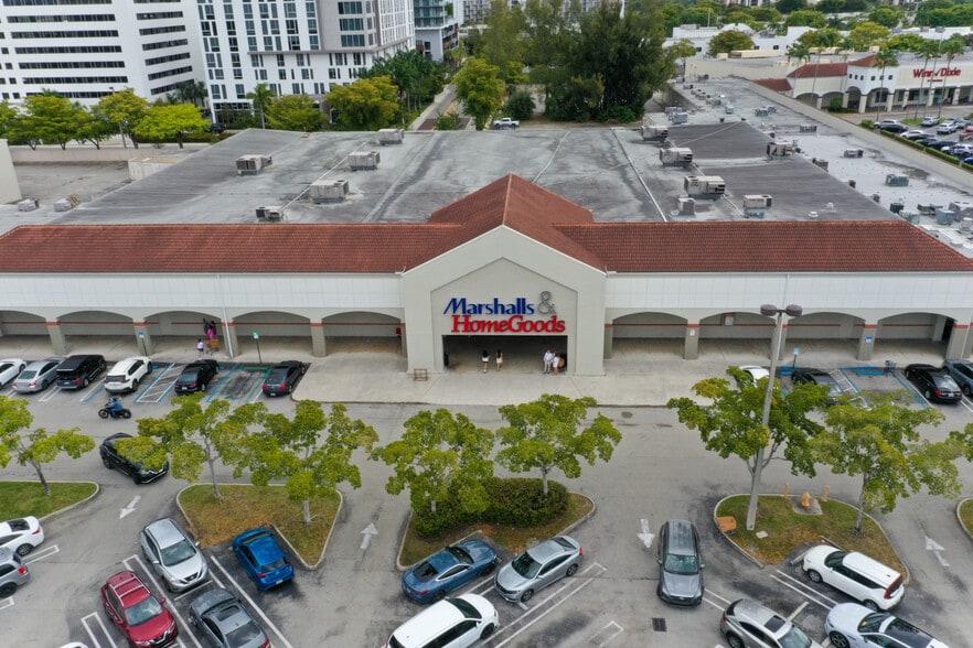 Primary Photo Of 20301-20695 Biscayne Blvd, Aventura General Retail For Lease